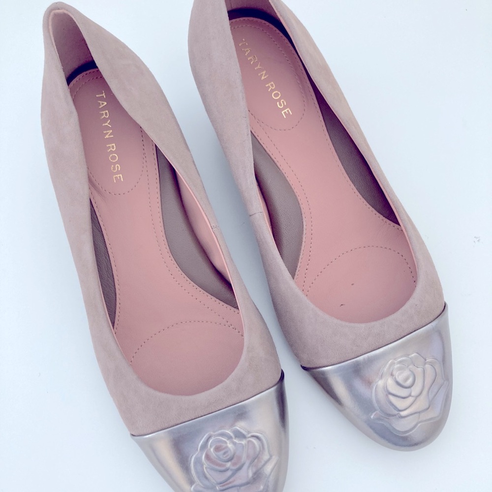 Taryn Rose Bridget Pump with textured rose accent